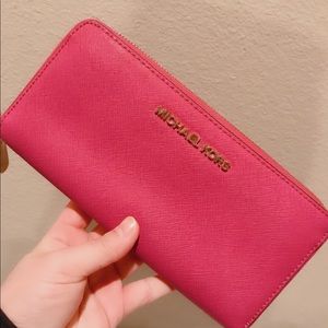 Micheal Kors pink wallet